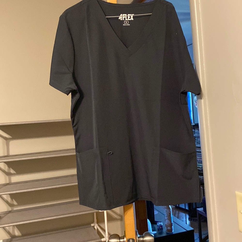 NWOT 4FLEX grey scrub top